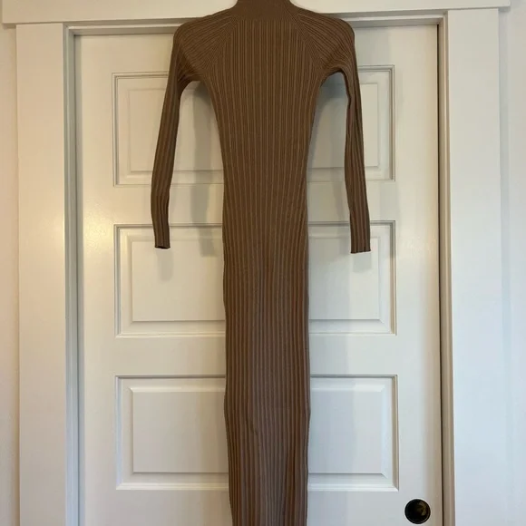 Aritzia Wilfred bodycon dress - Picture 3 of 5